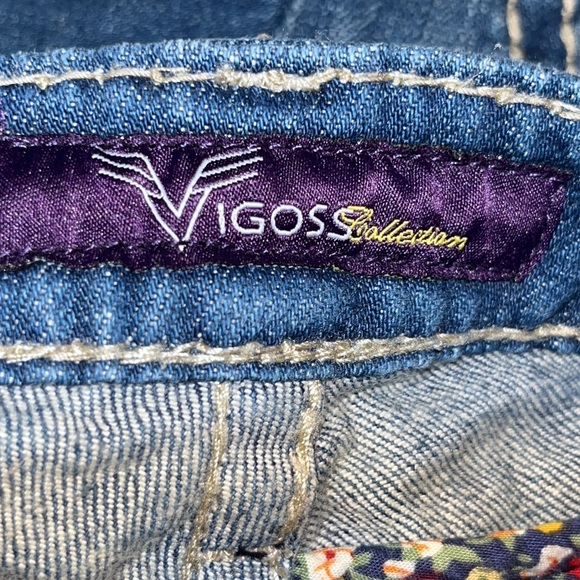 VIGOSS bootcut, low rise jeans. V back pockets. Size 26 - Picture 12 of 14